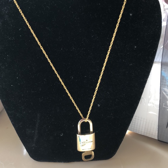 Gold Necklace with Padlock Pendant 310 - Picture 3 of 7